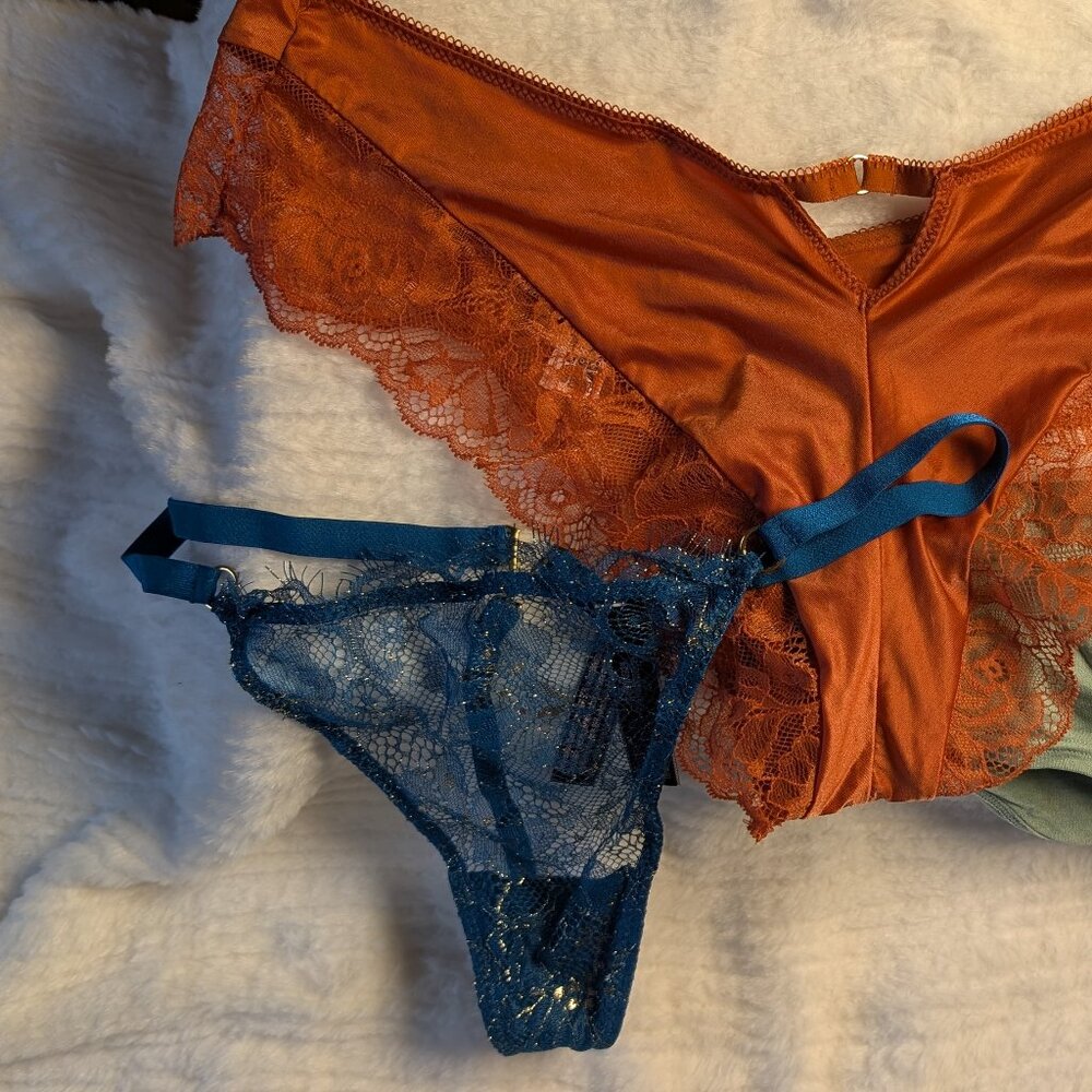 set 2 VS panties (cute & shiny!)